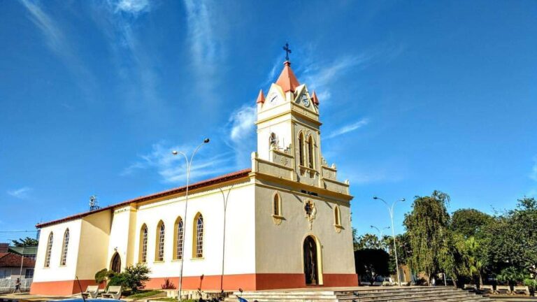 Matriz Nossa Senhora da Abadia - Diocese de Guaxupé Paróquias