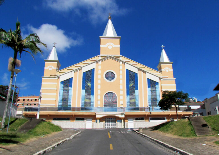 Matriz de N. Sra. Aparecida Pocos de Caldas MG - Diocese de Guaxupé Paróquias