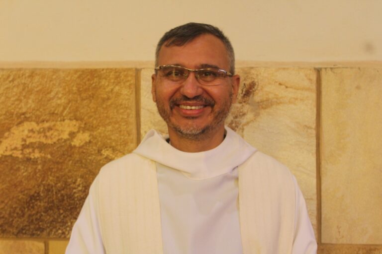 Padre Irineu - Diocese de Guaxupé Conheça o Clero