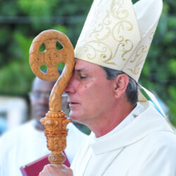 dom lanza em reflexão
