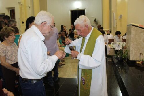 64 anos Pe. Jose Luiz 7 1 - Diocese de Guaxupé Congregação das Irmãs de Santa Dorotéia da Frassinetti - Colégio Paula Frassinetti