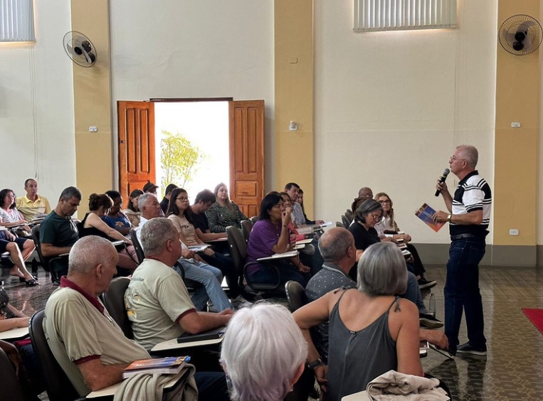 GBR - Diocese de Guaxupé UMA IGREJA A CAMINHO: OS ENCAMINHAMENTOS PASTORAIS