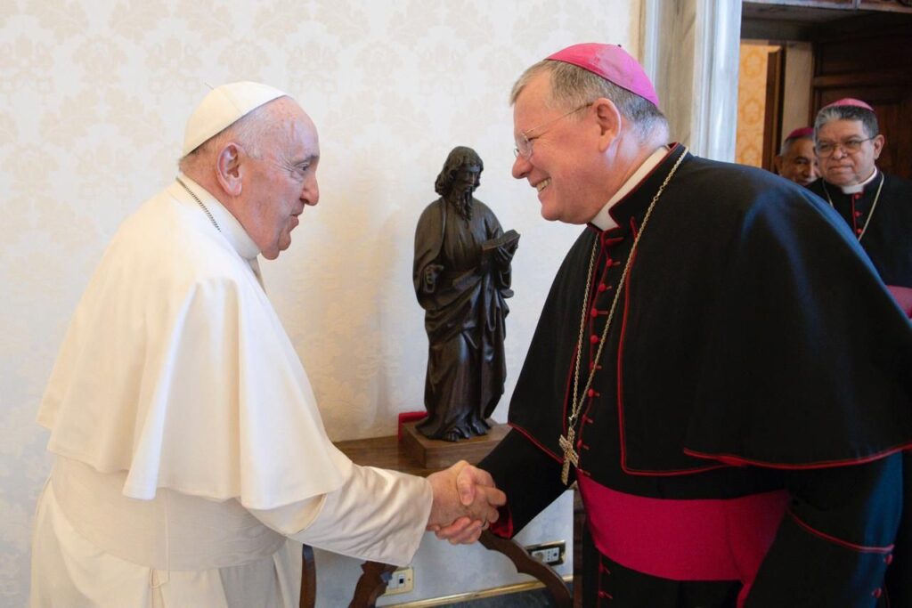 Santo Padre e dom Jaime - Diocese de Guaxupé Dom Jaime é anunciado entre os 21 novos cardeais a serem criados pelo Papa Francisco