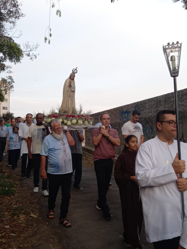 WhatsApp Image 2024 10 13 at 21.12.21 1 - Diocese de Guaxupé Santuário Nossa Senhora de Fátima, em Poços de Caldas, celebra os 70 anos da chegada da imagem de Nossa Senhora de Fátima vinda de Portugal