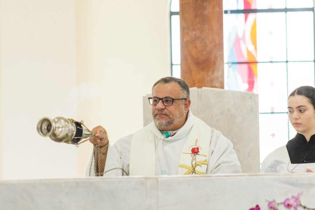 2024 11 10 missa 10h 0042 - Diocese de Guaxupé Santuário de Cássia recebe o Milagre Vivo, padre Márlon Múcio