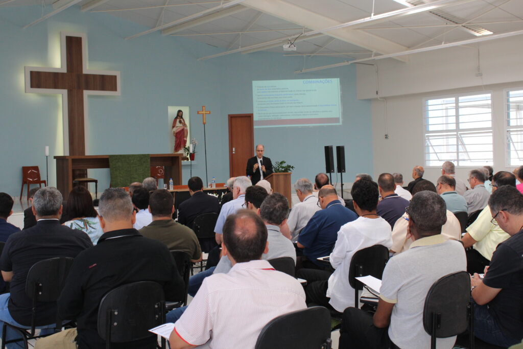 IMG 6195 1 - Diocese de Guaxupé “Sínodo sobre a sinodalidade” é tema de reflexão do segundo dia da Assembleia do CONSER do Regional Leste 2