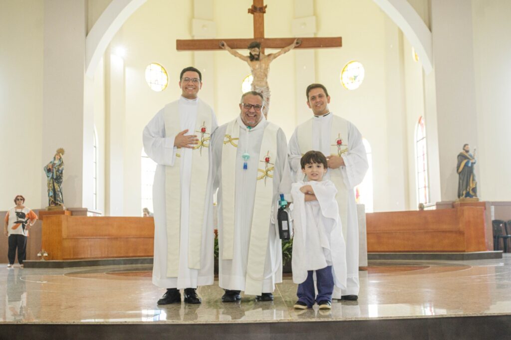 WhatsApp Image 2024 11 12 at 15.46.31 2 1 - Diocese de Guaxupé Santuário de Cássia recebe o Milagre Vivo, padre Márlon Múcio