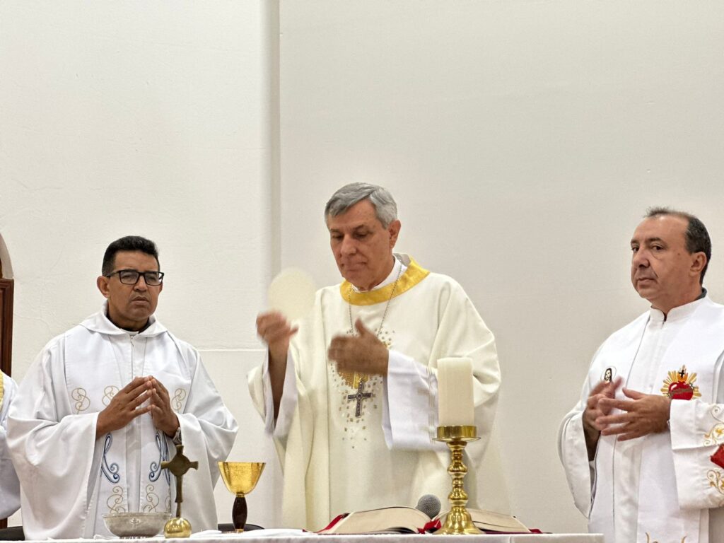 Dom José Lanza preside Missa de abertura dos trabalhos de 2025 4 - Diocese de Guaxupé WhatsApp Image 2025 01 03 at 11.36.20 - Diocese de Guaxupé Dom José Lanza preside Missa de abertura dos trabalhos de 2025