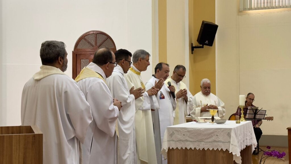 Dom José Lanza preside Missa de abertura dos trabalhos de 2025 12 - Diocese de Guaxupé WhatsApp Image 2025 01 03 at 15.53.05 3 - Diocese de Guaxupé Dom José Lanza preside Missa de abertura dos trabalhos de 2025