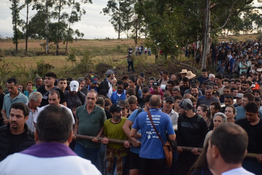 Fé que move montanhas: Paróquias de Alpinópolis se unem em caminhada histórica até a Serra da Ventania 5 - Diocese de Guaxupé WhatsApp Image 2025 04 06 at 13.44.08 1 - Diocese de Guaxupé Fé que move montanhas: Paróquias de Alpinópolis se unem em caminhada histórica até a Serra da Ventania