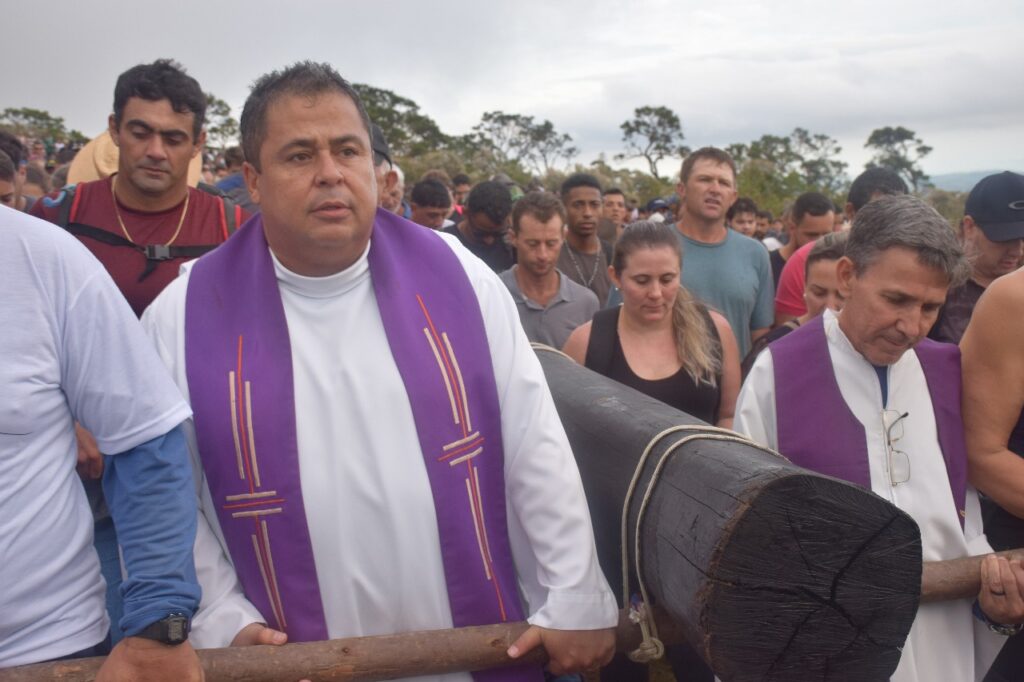 Fé que move montanhas: Paróquias de Alpinópolis se unem em caminhada histórica até a Serra da Ventania 6 - Diocese de Guaxupé WhatsApp Image 2025 04 06 at 13.44.08 - Diocese de Guaxupé Fé que move montanhas: Paróquias de Alpinópolis se unem em caminhada histórica até a Serra da Ventania