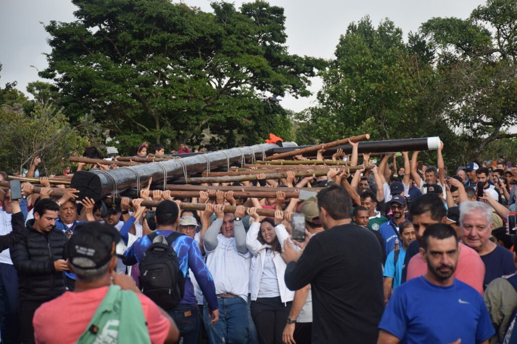 Fé que move montanhas: Paróquias de Alpinópolis se unem em caminhada histórica até a Serra da Ventania 4 - Diocese de Guaxupé WhatsApp Image 2025 04 06 at 13.44.08 2 1 - Diocese de Guaxupé Fé que move montanhas: Paróquias de Alpinópolis se unem em caminhada histórica até a Serra da Ventania