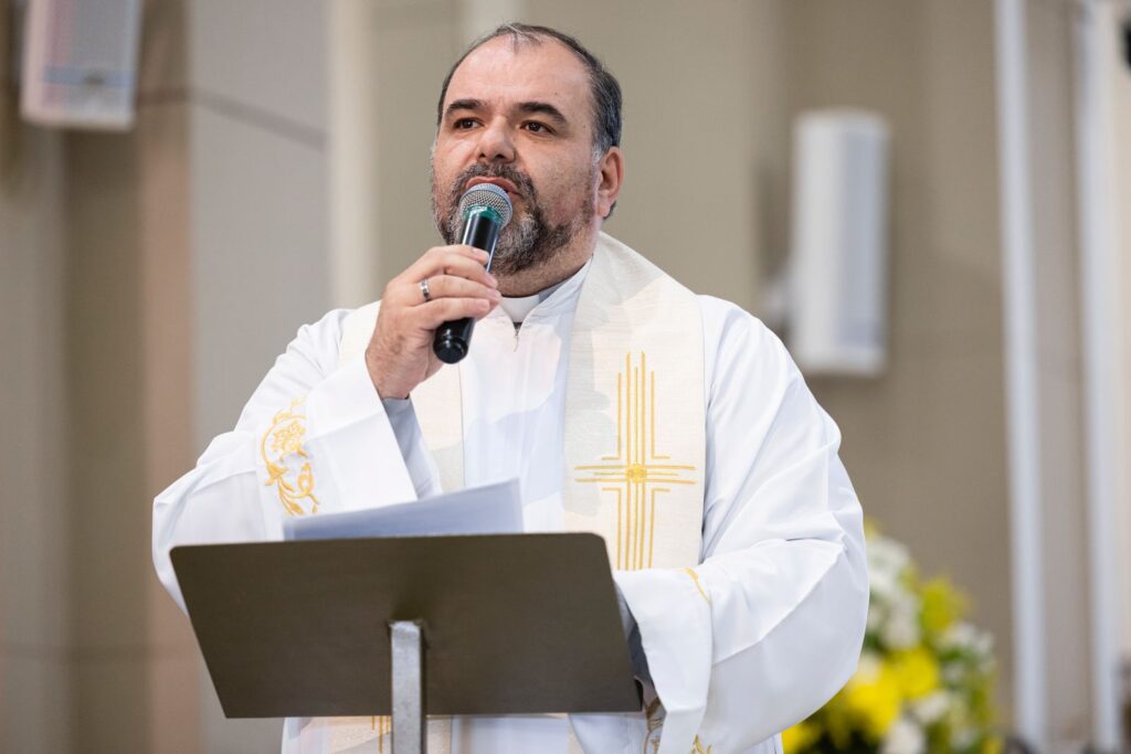Missa da Unidade e Bênção dos Santos Óleos reúne fiéis na Catedral Nossa Senhora das Dores 5 - Diocese de Guaxupé WhatsApp Image 2025 04 17 at 16.36.41 - Diocese de Guaxupé Missa da Unidade e Bênção dos Santos Óleos reúne fiéis na Catedral Nossa Senhora das Dores