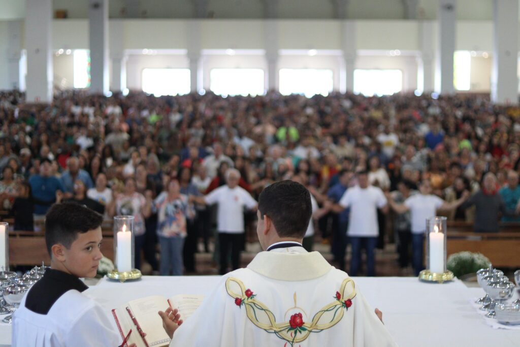 Santuário de Santa Rita de Cássia acolhe mais de 10 Mil peregrinos em Domingo de FéCássia, MG - 1 - Diocese de Guaxupé WhatsApp Image 2025 05 19 at 16.38.44 2 - Diocese de Guaxupé Santuário de Santa Rita de Cássia acolhe mais de 10 Mil peregrinos em Domingo de FéCássia, MG -