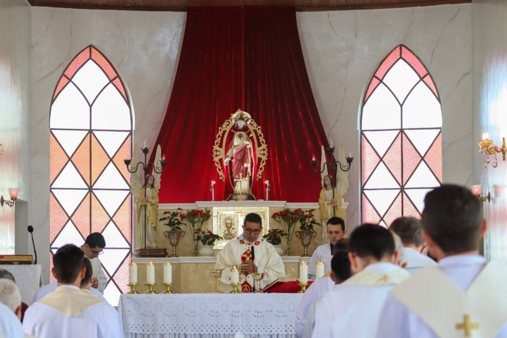Clero da Diocese de Guaxupé se reune no dia do Sagrado Coração de Jesus para oração pela santificação do Clero 8 - Diocese de Guaxupé IMG 0070 - Diocese de Guaxupé Clero da Diocese de Guaxupé se reune no dia do Sagrado Coração de Jesus para oração pela santificação do Clero