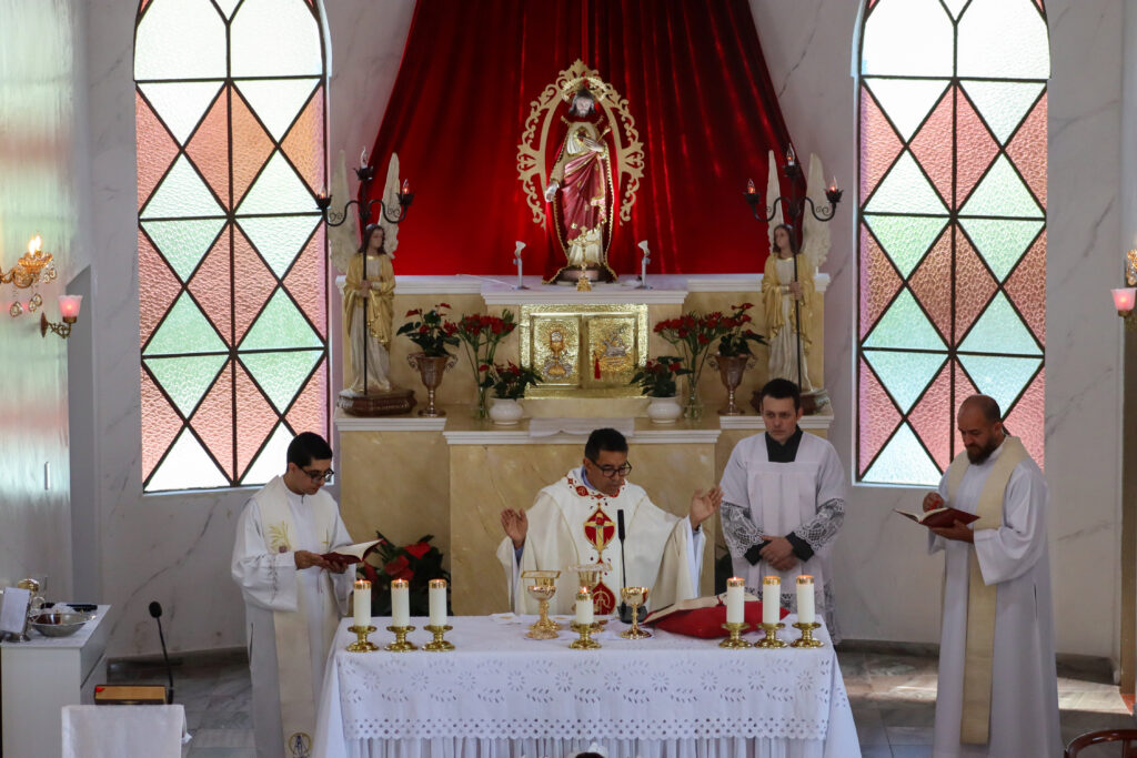Clero da Diocese de Guaxupé se reune no dia do Sagrado Coração de Jesus para oração pela santificação do Clero 9 - Diocese de Guaxupé IMG 0074 3 - Diocese de Guaxupé Clero da Diocese de Guaxupé se reune no dia do Sagrado Coração de Jesus para oração pela santificação do Clero