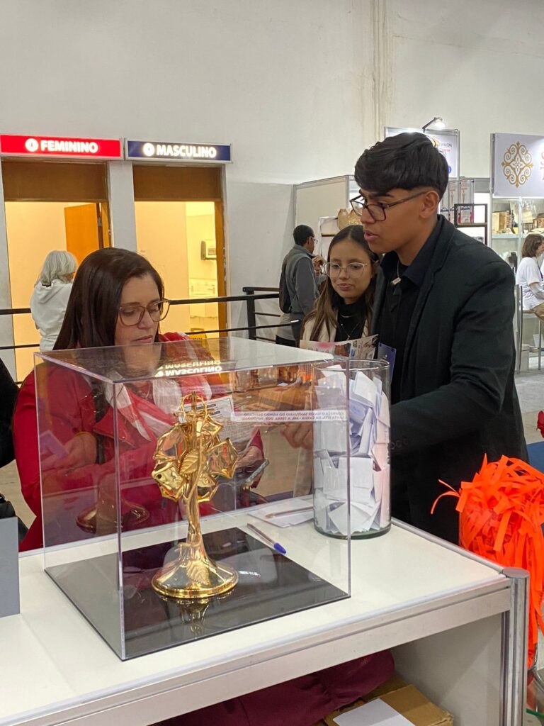 Santuário de Santa Rita de Cássia participa da maior feira católica do mundo 2 - Diocese de Guaxupé Imagem do WhatsApp de 2025 07 07 as 10.29.47 0265fb37 Copia - Diocese de Guaxupé Santuário de Santa Rita de Cássia participa da maior feira católica do mundo