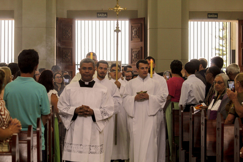 Diocese de Guaxupé acolhe dois novos diáconos em solene celebração na Catedral 1 - Diocese de Guaxupé MG 5817 - Diocese de Guaxupé Diocese de Guaxupé acolhe dois novos diáconos em solene celebração na Catedral