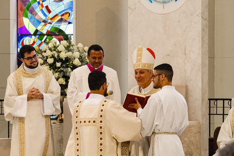 Diocese de Guaxupé acolhe dois novos diáconos em solene celebração na Catedral 19 - Diocese de Guaxupé MG 5945 - Diocese de Guaxupé Diocese de Guaxupé acolhe dois novos diáconos em solene celebração na Catedral
