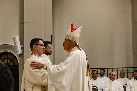 Diocese de Guaxupé acolhe dois novos diáconos em solene celebração na Catedral 23 - Diocese de Guaxupé MG 5955 - Diocese de Guaxupé Diocese de Guaxupé acolhe dois novos diáconos em solene celebração na Catedral