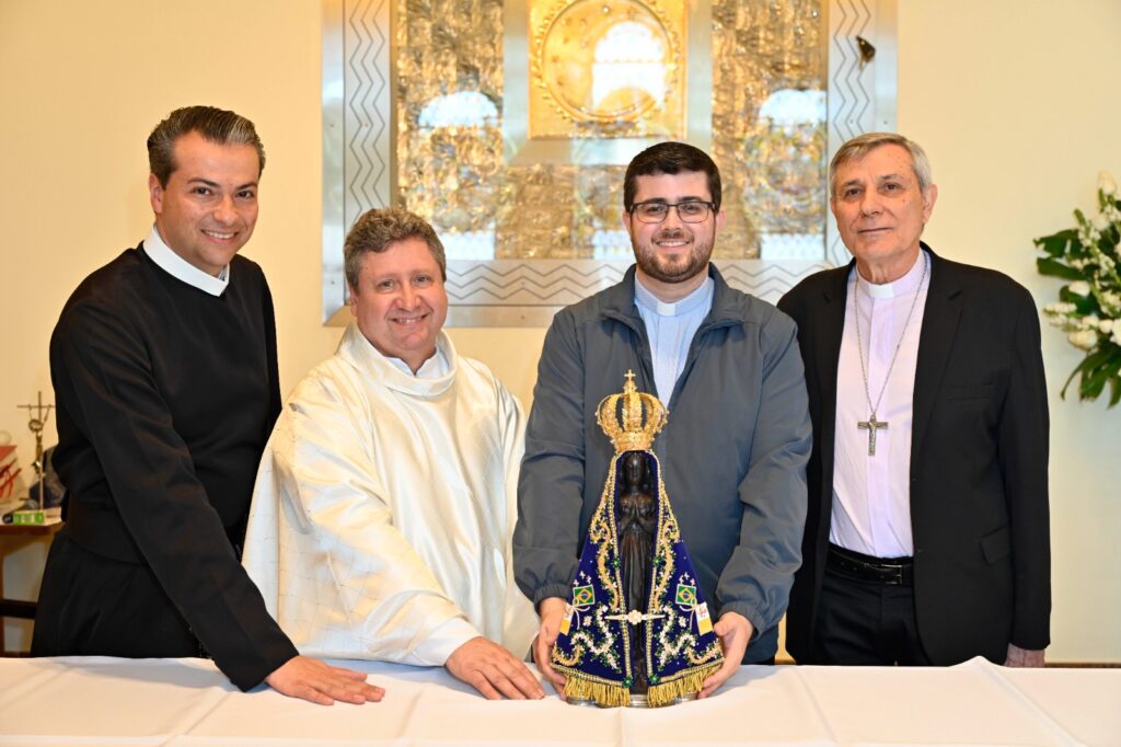 Dom José Lanza visita o Santuário Nacional de Aparecida e reza pela Diocese de Guaxupé 1 - Diocese de Guaxupé WhatsApp Image 2026 08 28 at 15.30.09 2 - Diocese de Guaxupé Dom José Lanza visita o Santuário Nacional de Aparecida e reza pela Diocese de Guaxupé